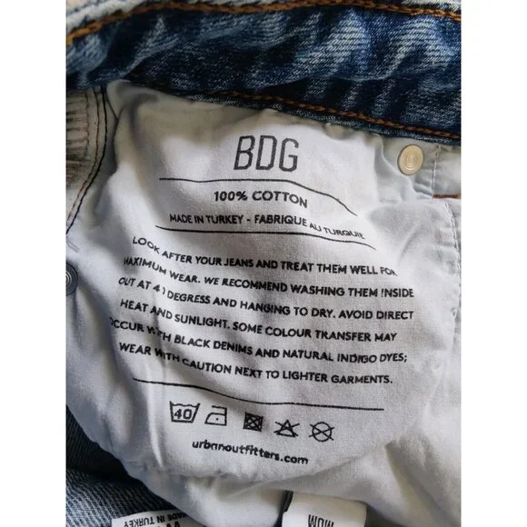 BDG / Urban Outfitters Pintuck Tapered Mom Jeans Medium Wash Size 27 - Picture 7 of 7